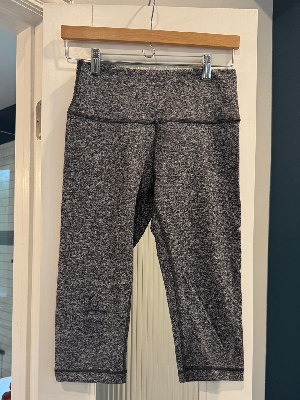 Lululemon Charcoal Heather Gray High-Waist Capri Leggings Size 8